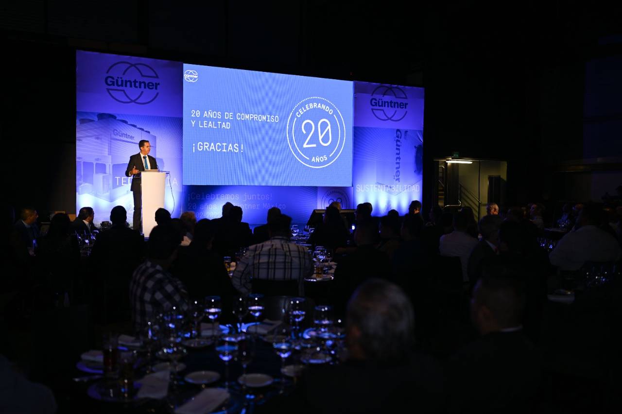 Escenario con pantalla LED en el 20 aniversario de Güntner